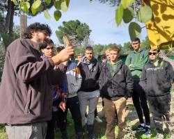 Actividad realizada con un grupo de estudiantes de Grado Superior en Gestión Forestal y del Medio Natural. Visitaron el hospital y las instalaciones de animales irrecuperables y nos centramos en los proyectos que GREFA lleva a cabo para la conservación de aves esteparias y la biodiversidad en los entornos agrarios: Campaña de Conservación de los Aguiluchos Ibéricos y Proyecto de Control Biológico del topillo.