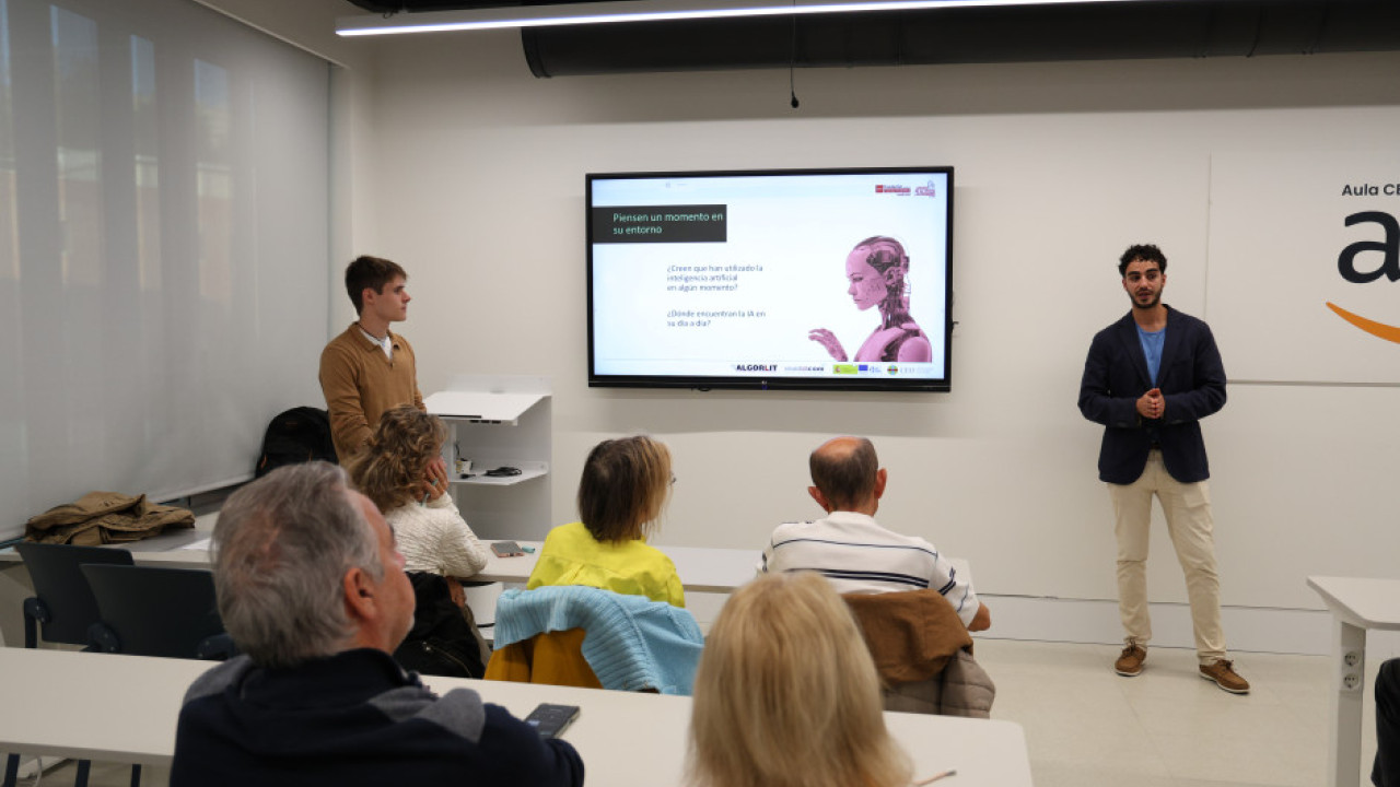 CEU. Taller de Inteligencia Artificial para personas mayores de 60 años