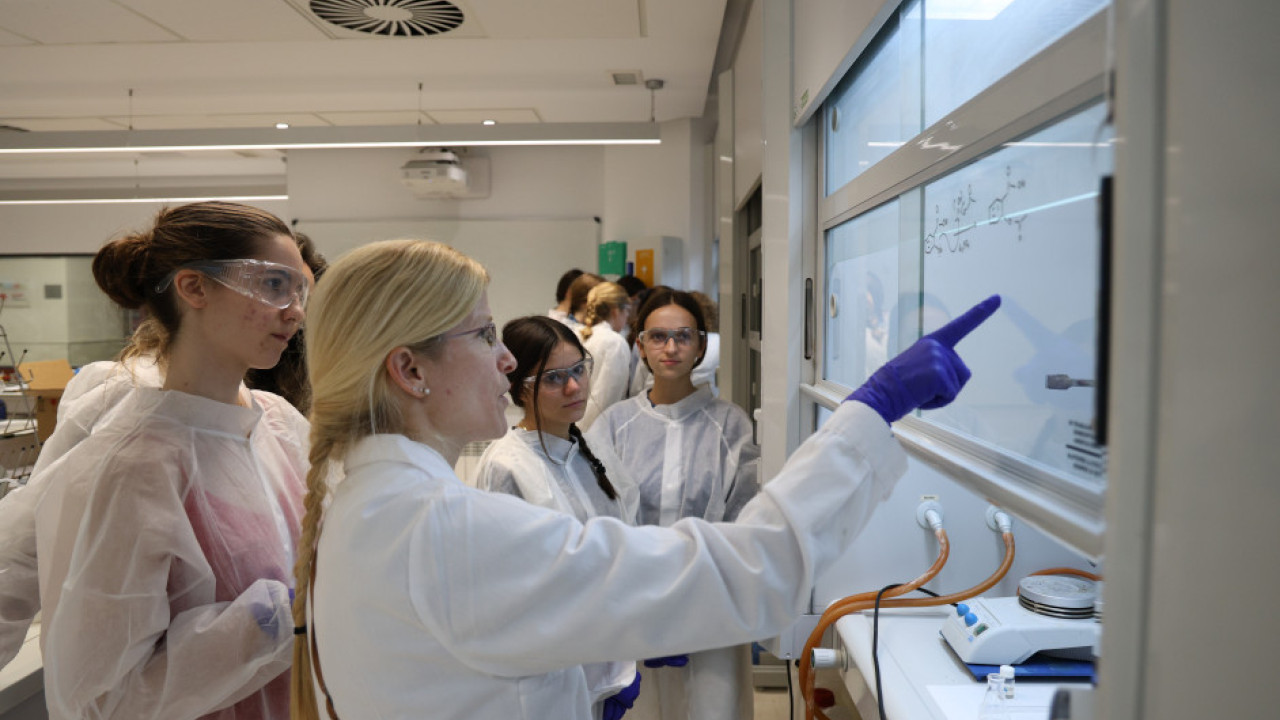 CEU.Práctica de laboratorio para la preparación e identificación de la aspirina un antiinflamatorio de uso común 