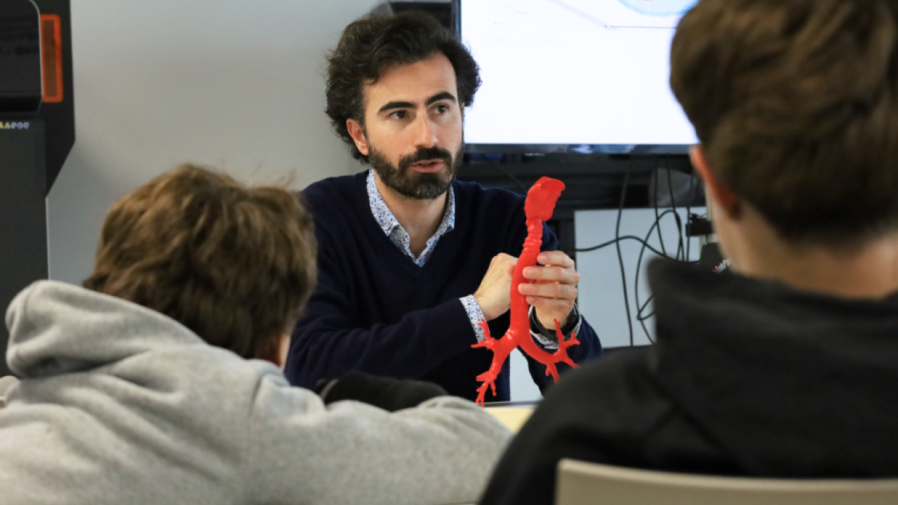  El público exploró técnicas de escaneado 3D y fabricación digital en un entorno práctico durante esta actividad.