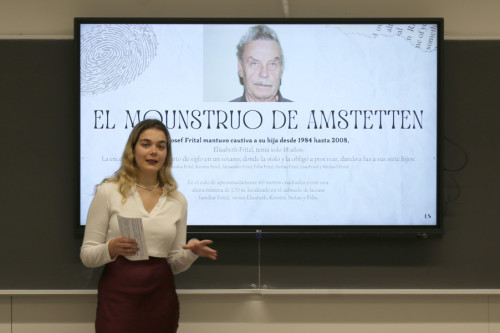 Estudiante explicando un caso de psicología criminal