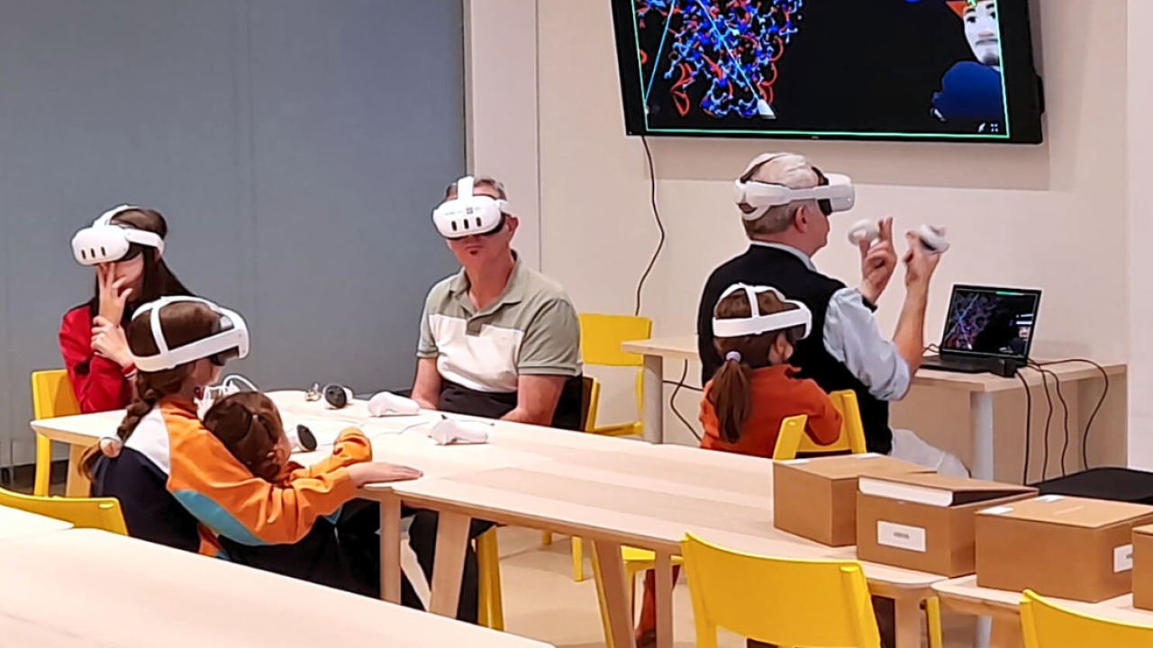 Actividad organizada junto al Ayuntamiento de Las Rozas para explorar entornos virtuales aplicados al aprendizaje.