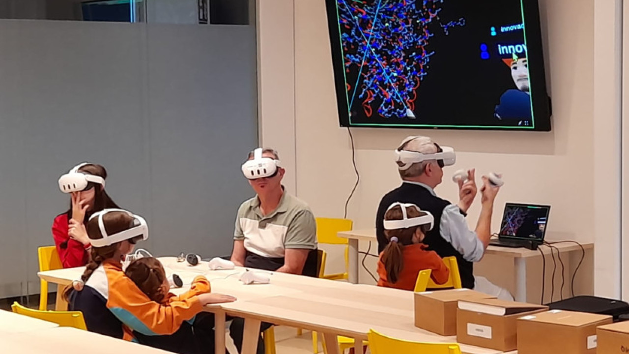 Navegando con gafas 3d dentro de una proteina