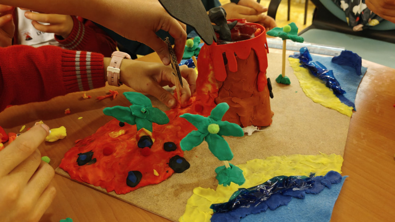 "Centinelas del volcán": taller sobre cómo vigilar un volcán (IGN)