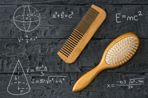 Dos peines rodeados de fórmulas matemáticas