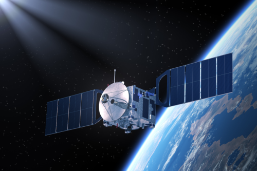 Satélite en el espacio orbitando la Tierra