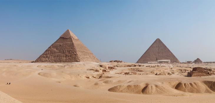 Construida por orden del faraón Keops -que reinó entre el 2509 y el 2483 antes de Cristo- la pirámide se eleva hasta los 139 metros de altura y fue durante más de tres milenios el edificio más alto del planeta. / Matt Wan (FLICKR)