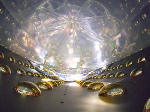 The Daya Bay Antineutrino Detector. / By Roy Kaltschmidt, Lawrence Berkeley National Laboratory [Public domain] (Wikimedia Commons)