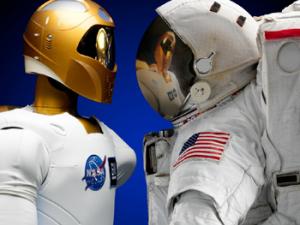 Robot de pruebas de la NASA frente a un uniforme de astronauta. / skeeze (PXIABAY)