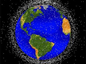 La mayoría de los escombros orbitales están en órbita terrestre baja, donde la estación espacial vuela. / NASA