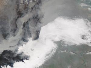 Contaminación atmosférica en china vista desde el espacio. / NASA image by Jeff Schmaltz, LANCE/EOSDIS Rapid Response. Image cropping by Adam Voiland